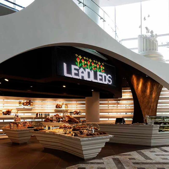 Leadleds 63 x 25in Window Led Display Sign Full Color Led Open Sign Super Bright Messages by WiFi Programming Image principale du produit