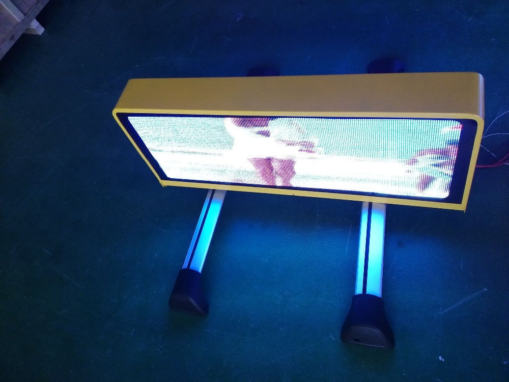 Dreieckige LED-Anzeige | Dreieckiger Bildschirm | Dreieckige  LED-Lichtpaneele | 3-seitiges LED-Schild